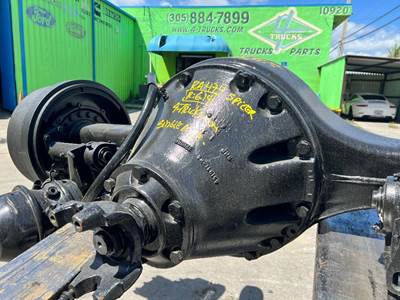 1995 Spicer RA474 Front Axle Assembly