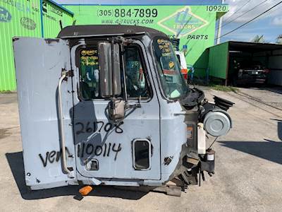 1999 Mack CH613 Cab Mount