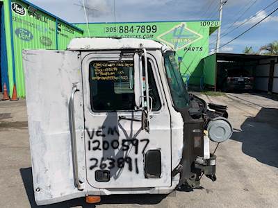 2000 Mack CH613 Cab Mount