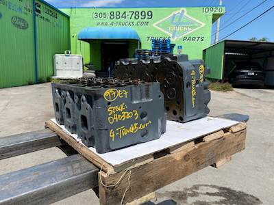1997 Mack E7 Cylinder Head