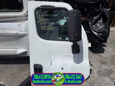2017 Freightliner Cascadia Door