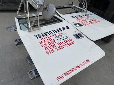 2001 International 4900 Door