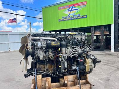 2013 Detroit DD15 Engine