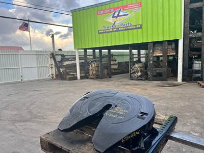 2013 Jost JSK37USL Fifth Wheel