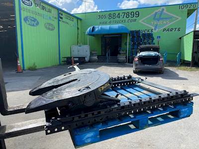 2007 Peterbilt Fifth Wheel