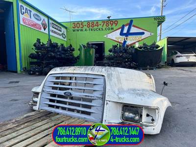 1998 Ford F-700 Hood