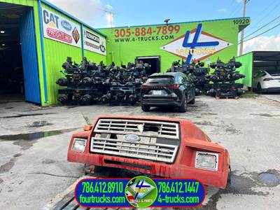 1986 Ford F-700 Hood