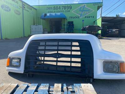 1999 Ford F650 Hood