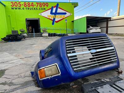 1993 Ford L9000 Hood