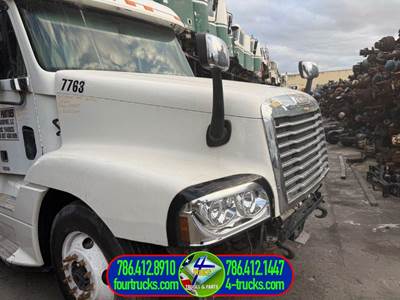 2001 Freightliner Century Class Hood