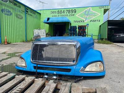 2006 Freightliner Columbia 120 Hood