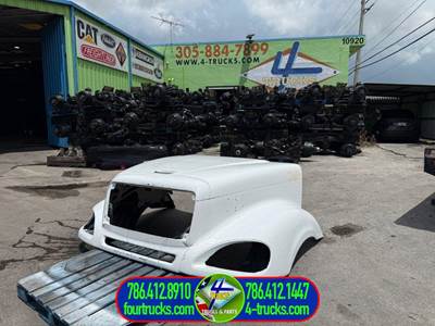 2009 Freightliner Columbia Hood