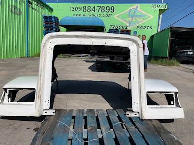 2005 Freightliner FLD120 Hood