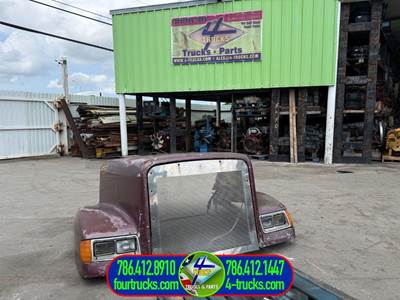 2001 Freightliner FLD120 Hood