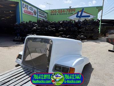 2002 Freightliner FLD120 Hood