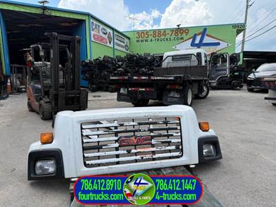 2006 GMC C6500 Hood