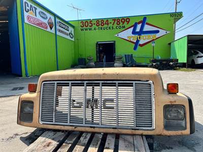 2002 GMC C7500 Hood
