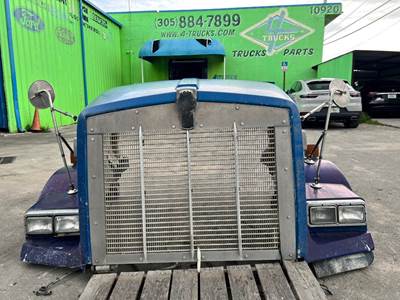 2004 Kenworth T800 Hood