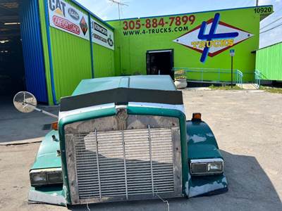 2003 Kenworth T800 Hood