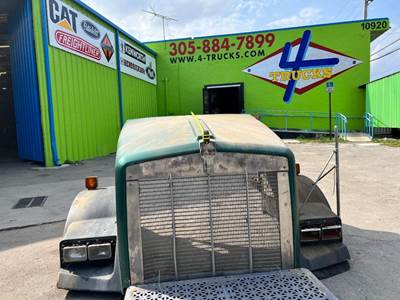 2002 Kenworth T800 Hood
