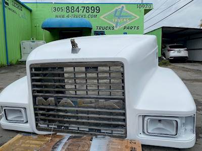 2005 Mack CH Hood