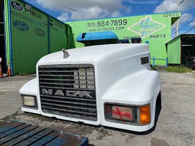 2006 Mack CH Hood