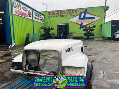 2006 Mack Granite CV713 Hood