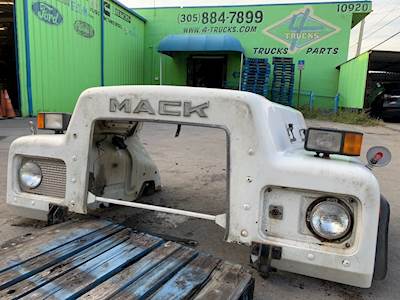 1989 Mack R600 Hood