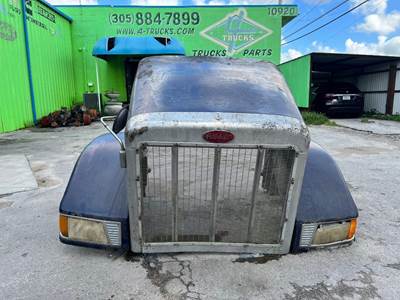 2003 Peterbilt 377 Hood