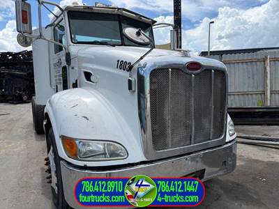 2008 Peterbilt 384 Hood