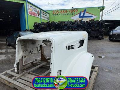 2017 Peterbilt 567 Hood