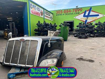 2017 Peterbilt 587 Hood