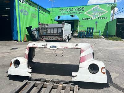 2006 Sterling L7501 Hood