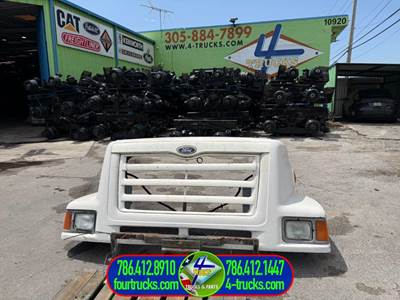 2003 Sterling L8501 Hood
