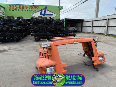 1998 Sterling L9501 Hood