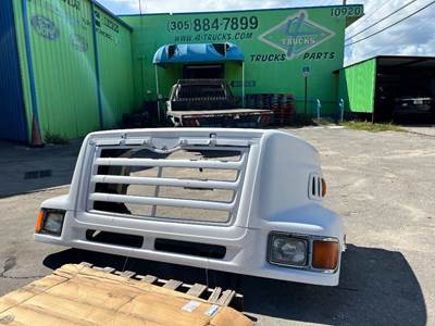 2007 Sterling LT8501 Hood