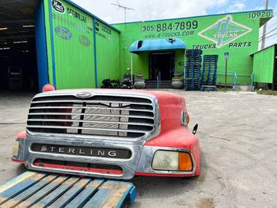 2007 Sterling LT9500 Hood