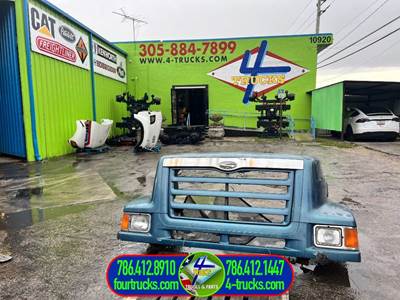 2009 Sterling LT9511 Hood