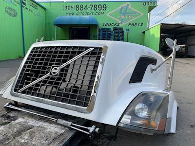 2007 Volvo VNL Hood