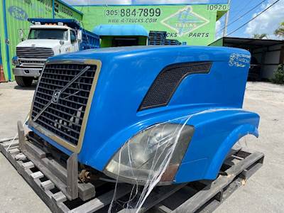 2006 Volvo VNL Hood