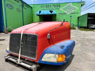 2003 Volvo VNL Hood