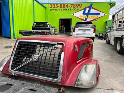 2007 Volvo VNL Hood