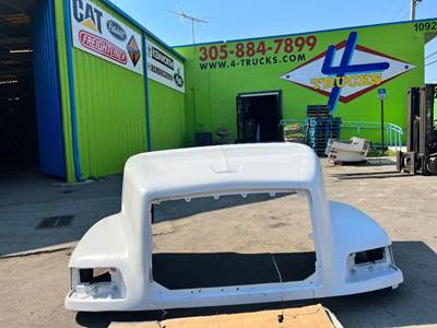 2003 Volvo VNL Hood