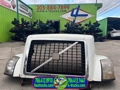 2009 Volvo VNL Hood