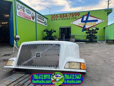 2004 Volvo VNM Hood
