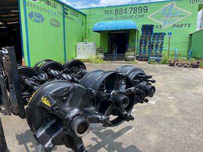 1999 Hendrickson Trailer Axle budd hubs