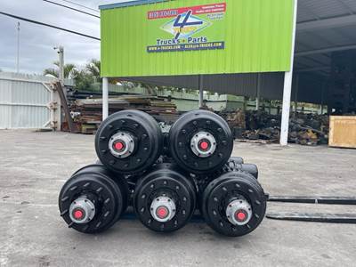 2008 Hendrickson ROUND AXLE, PILOT METRIC HUBS Trailer Axle