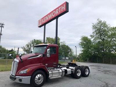 Kenworth T680 Day Cab Truck - Paccar 445HP, 12 Speed Amt