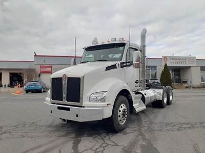 Kenworth T880 Day Cab Truck - Paccar 510HP, 13 Speed Manual