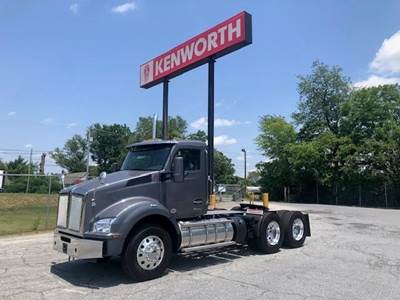 Kenworth T880 Day Cab Truck - Paccar 405HP, 10 Speed Manual